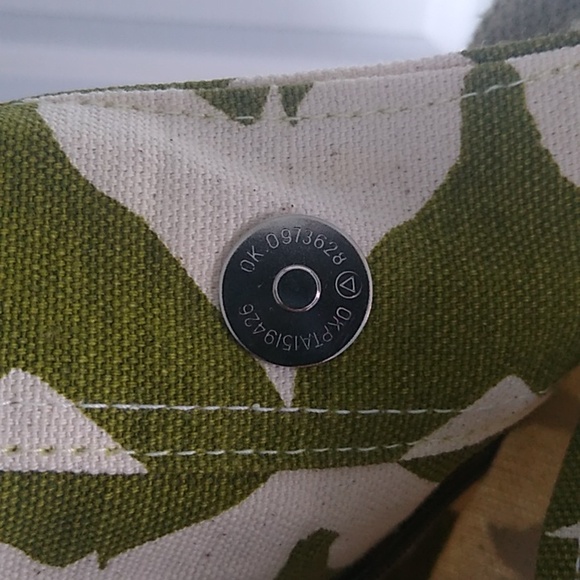 NWT Rock Flower Paper Bucket Bag Tote Chevron Whale Tails - Picture 7 of 7